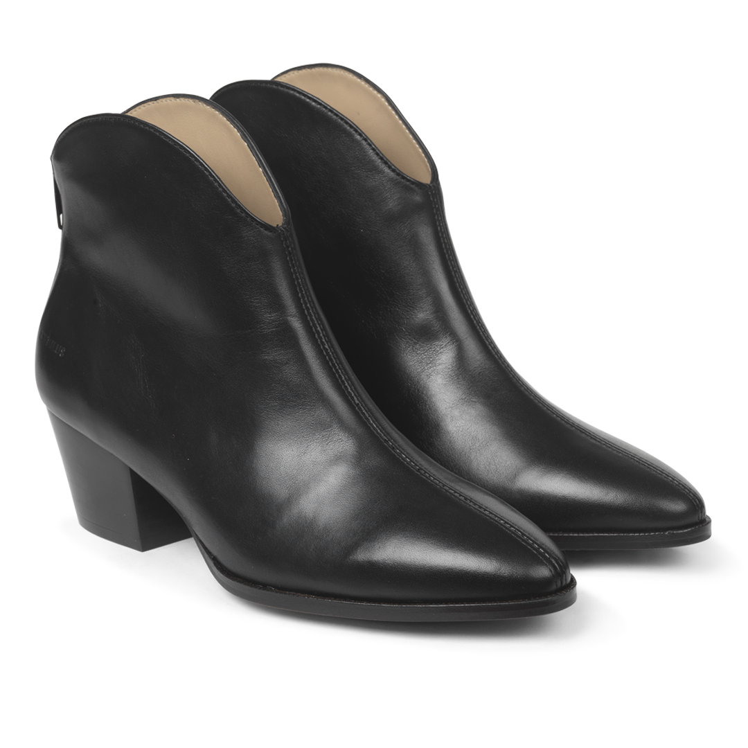 Ankle boot with heel