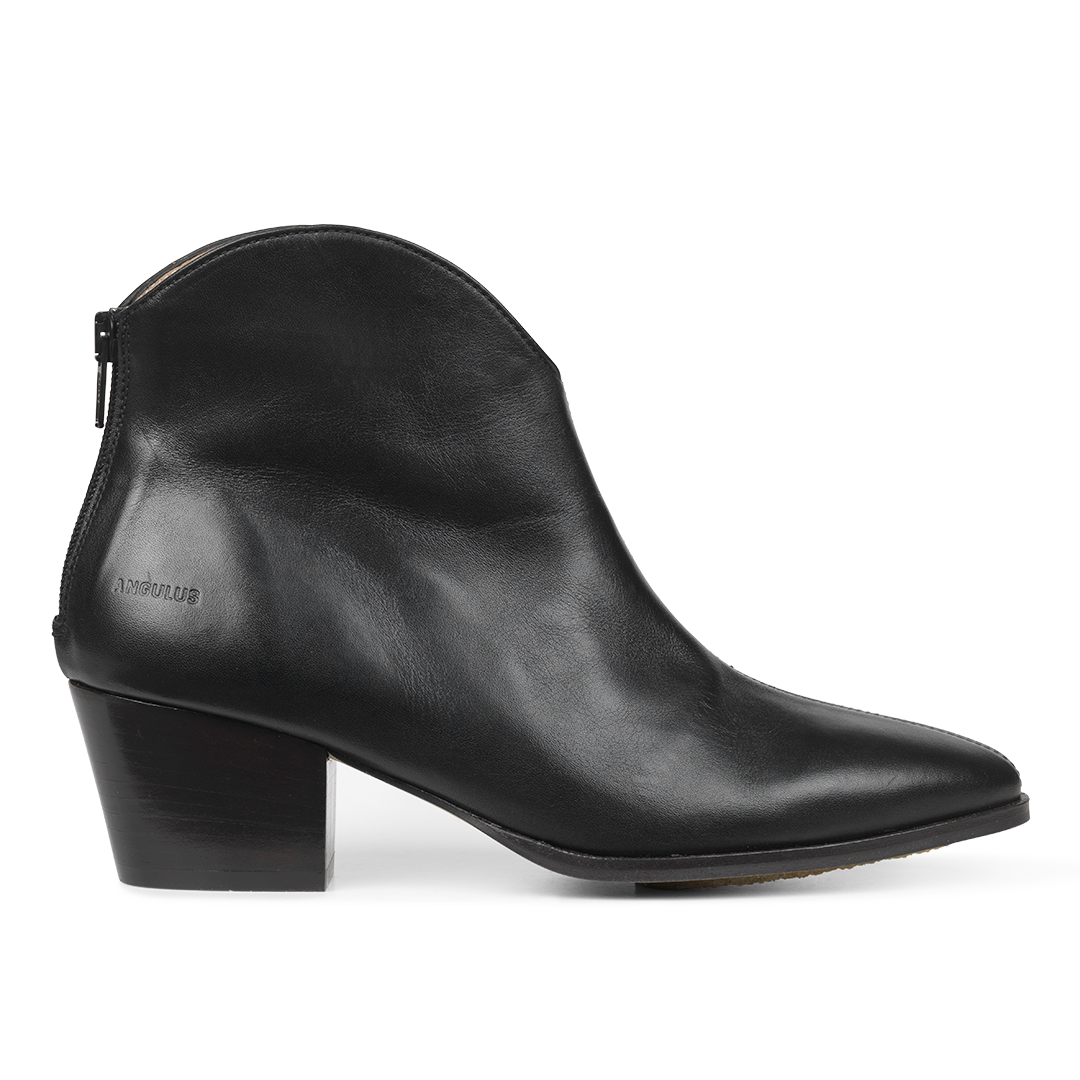 Ankle boot with heel