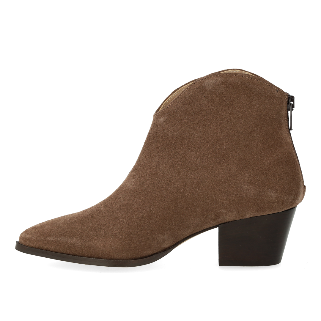 Ankle boot with heel