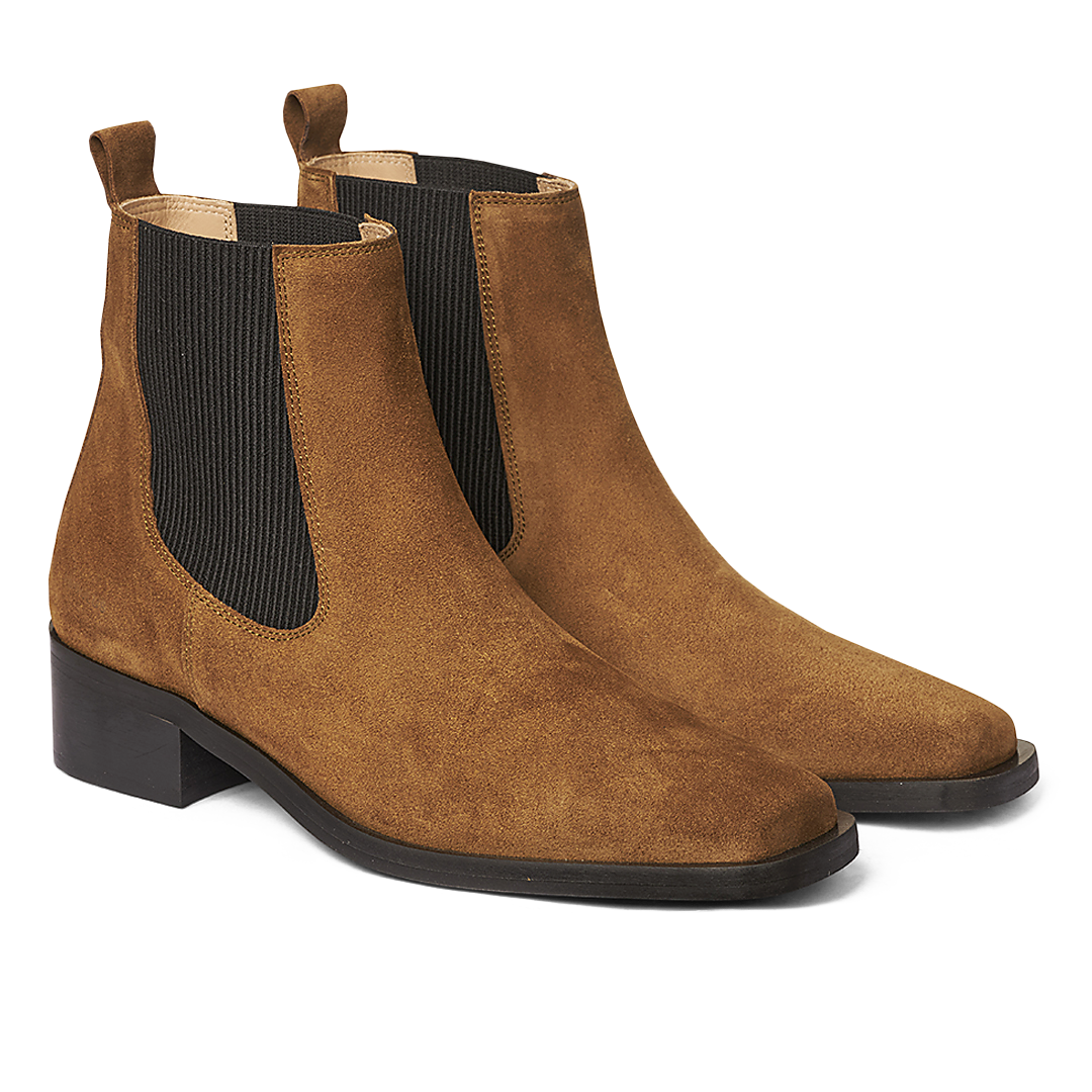 Boot with elastic