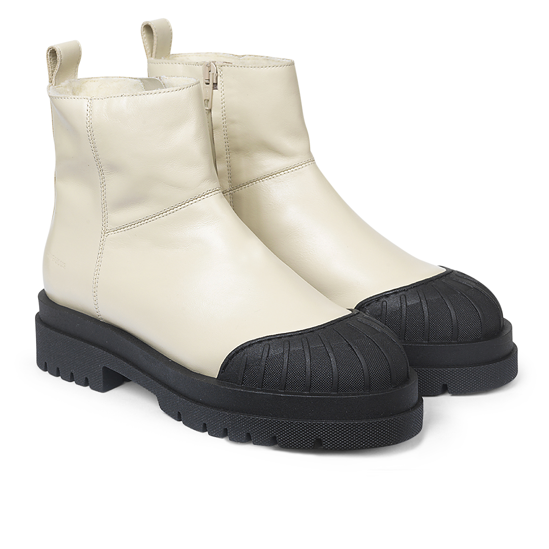 Wool-lined boot