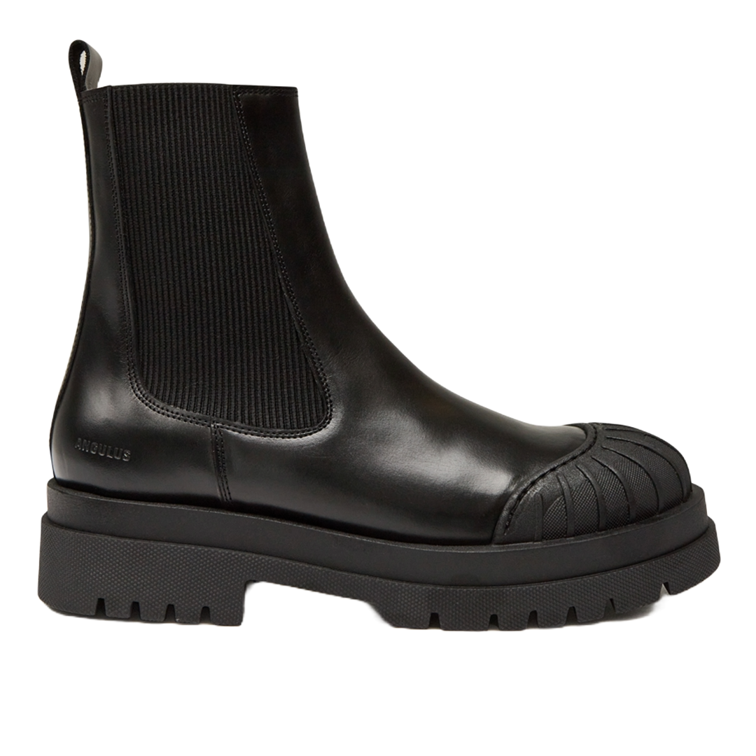 Boot with elastic