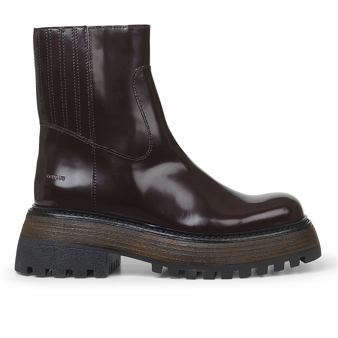 Boot with elastic