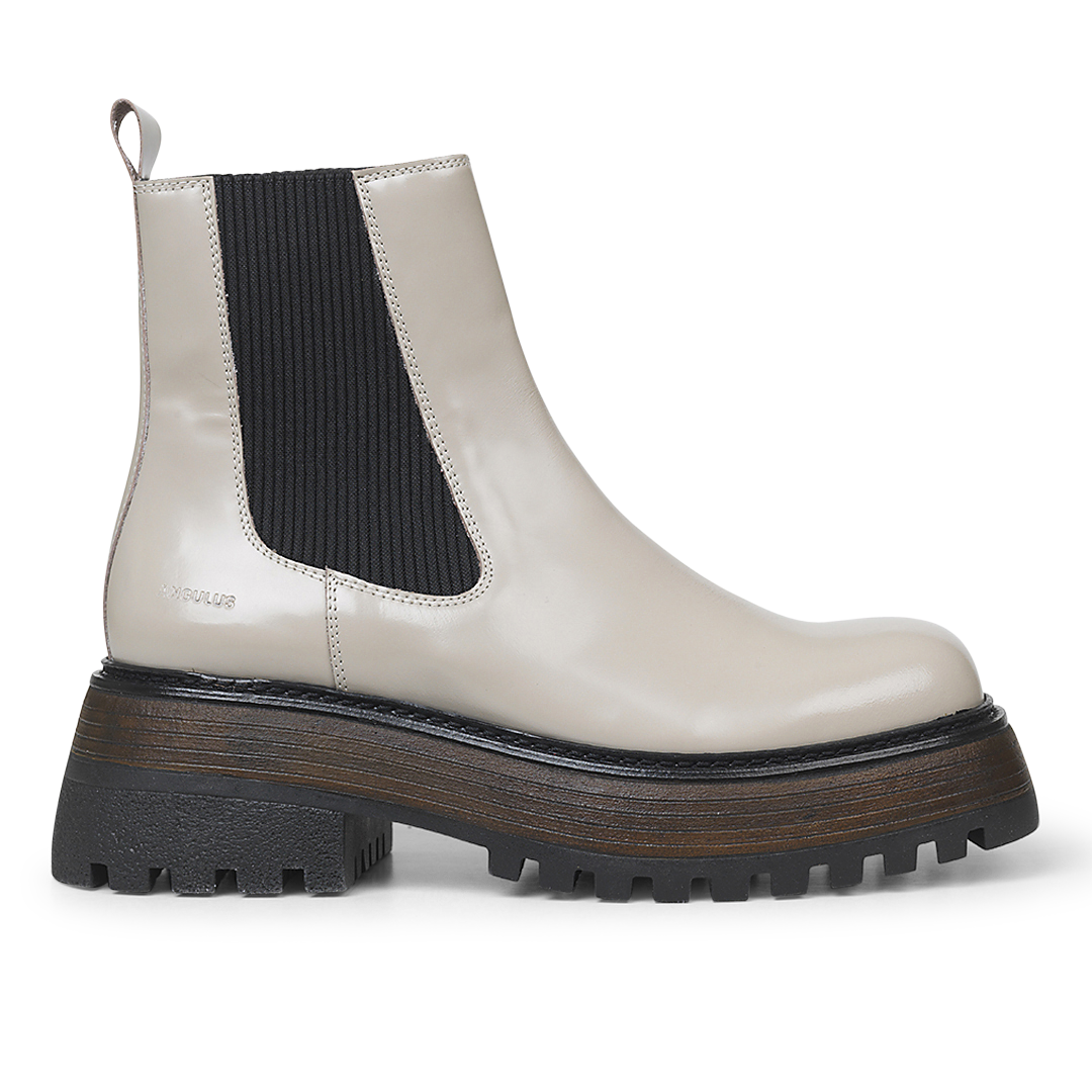 Boot with elastic