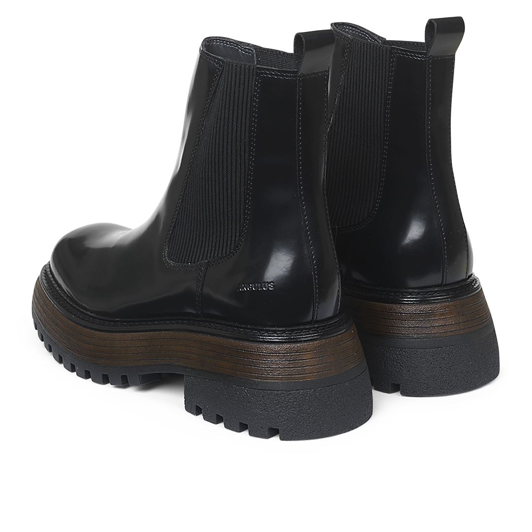 Boot with elastic