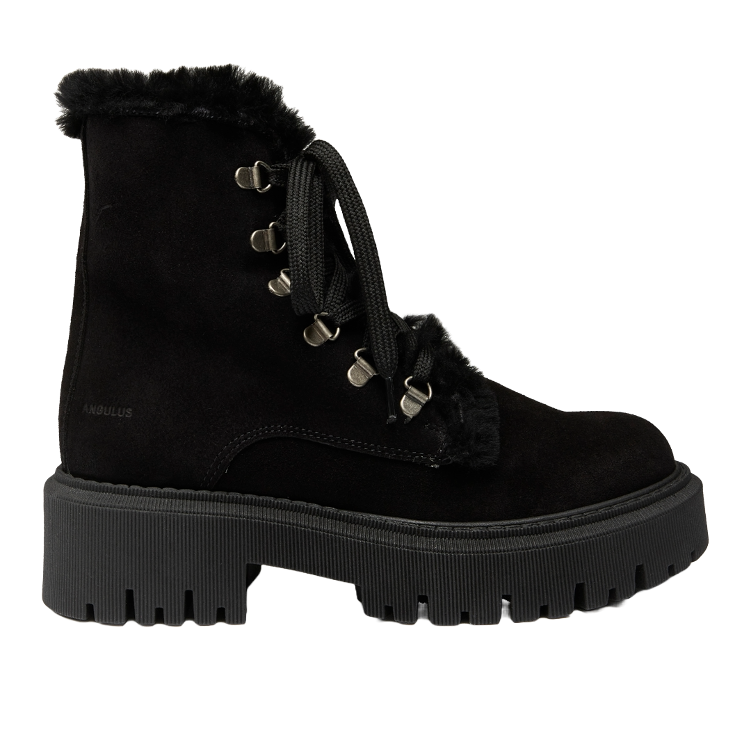 Lace-up boot with wool lining