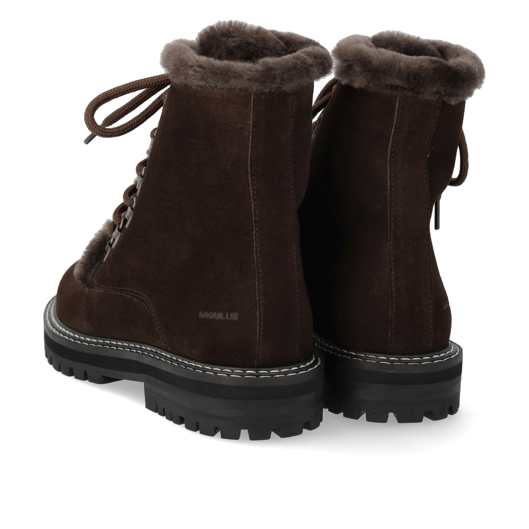 Chunky lace-up boot with soft merino wool lining