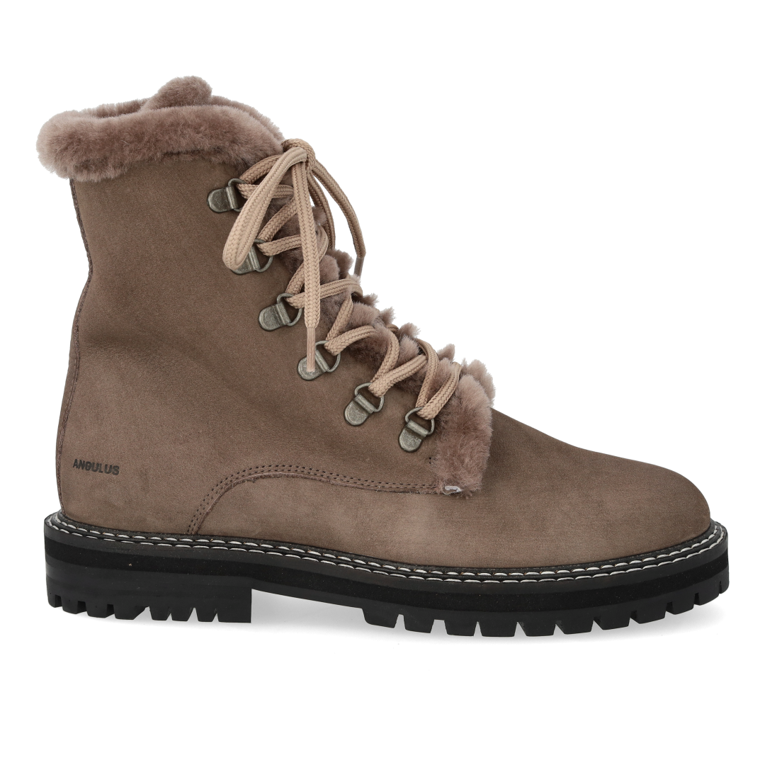 Chunky lace-up boot with soft merino wool lining