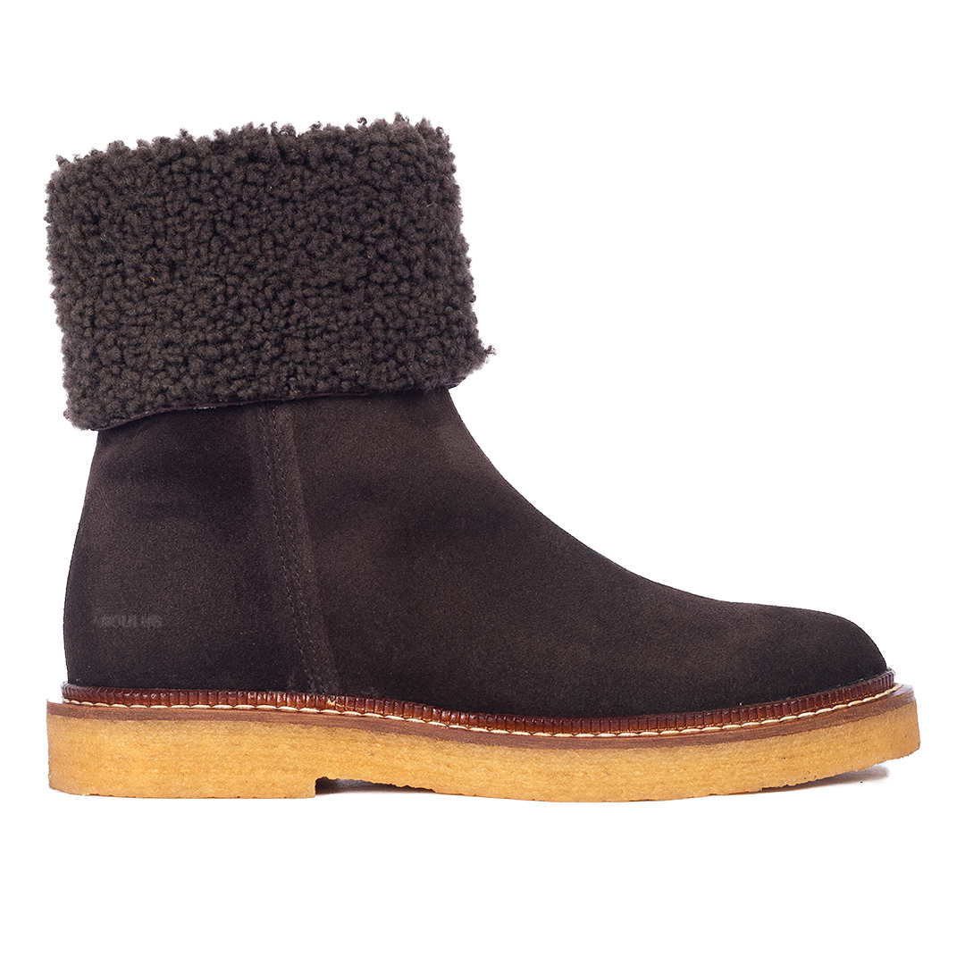 Suede boot with soft lambswool lining