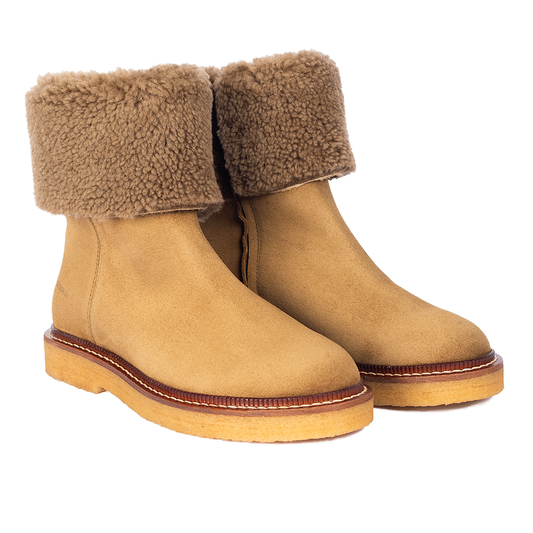 Suede boot with soft lambswool lining