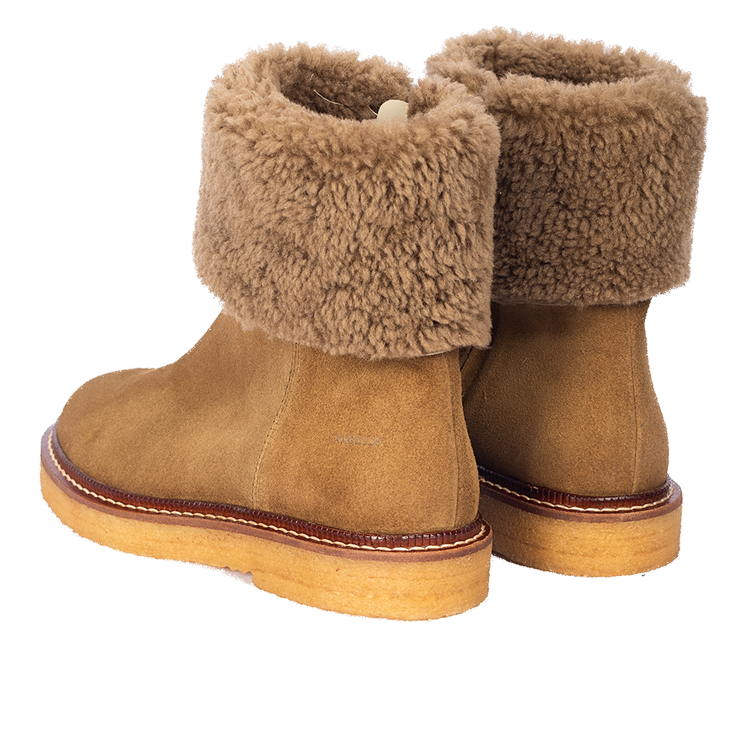 Suede boot with soft lambswool lining