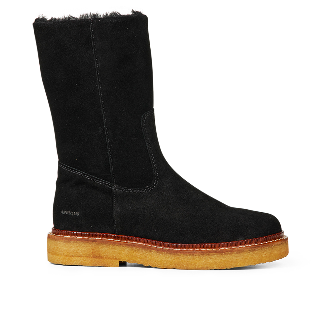 Boot with wool lining
