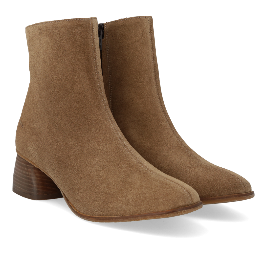 Ankle boot with sculptural wooden heel