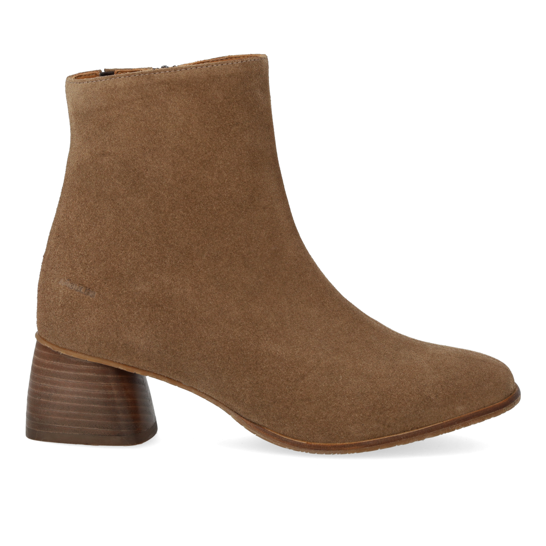 Ankle boot with sculptural wooden heel