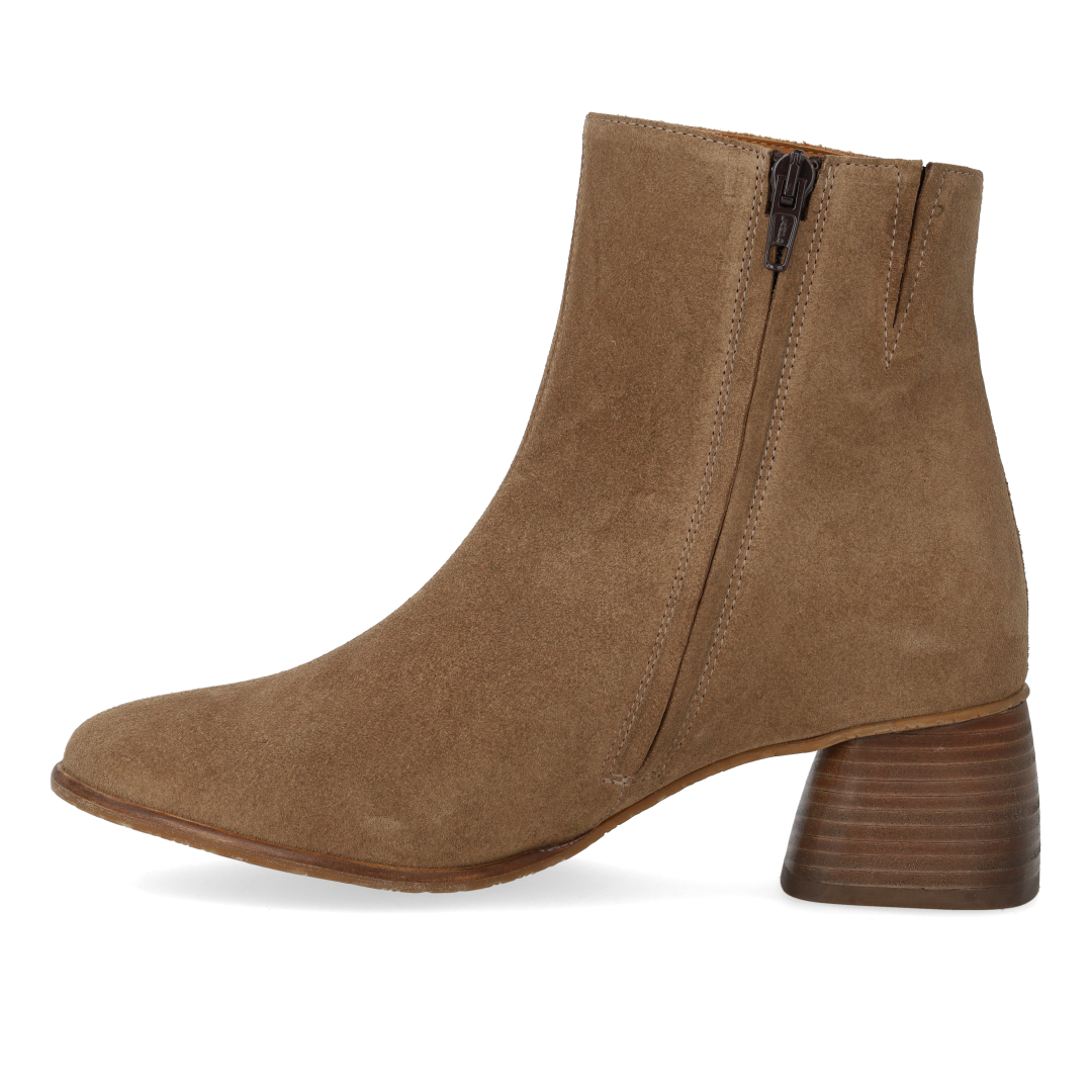 Ankle boot with sculptural wooden heel