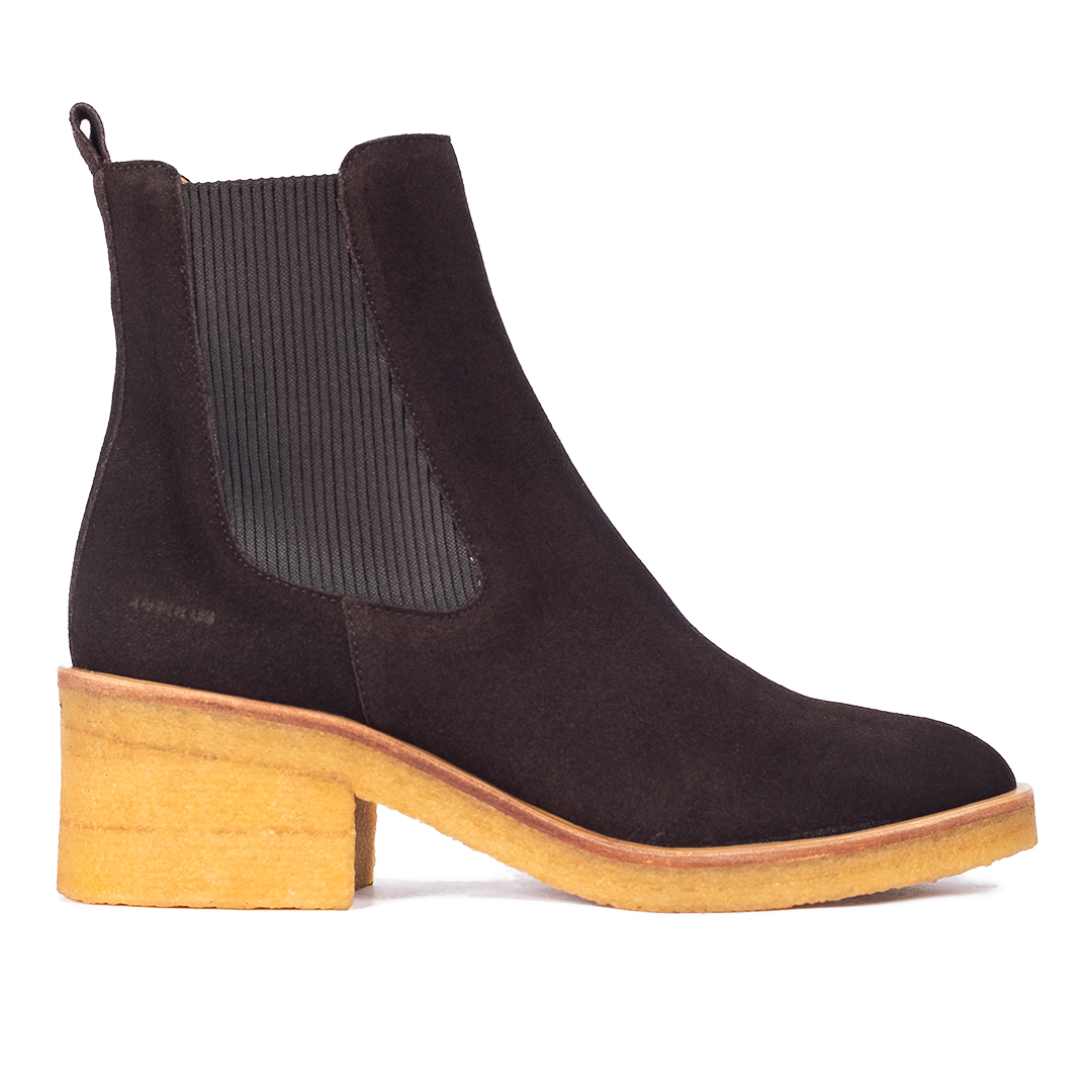 Chelsea boot with elastic