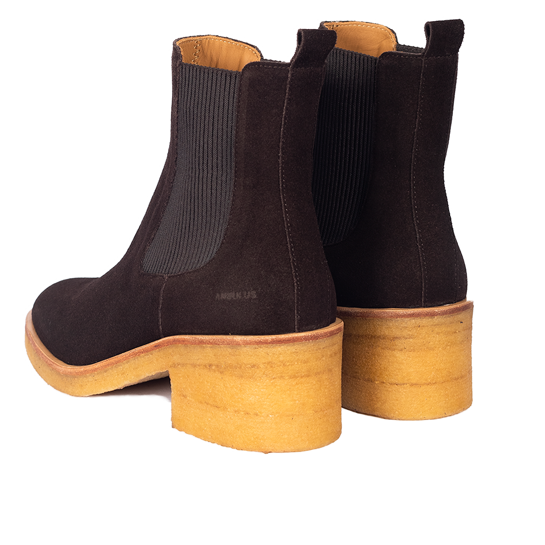 Chelsea boot with elastic