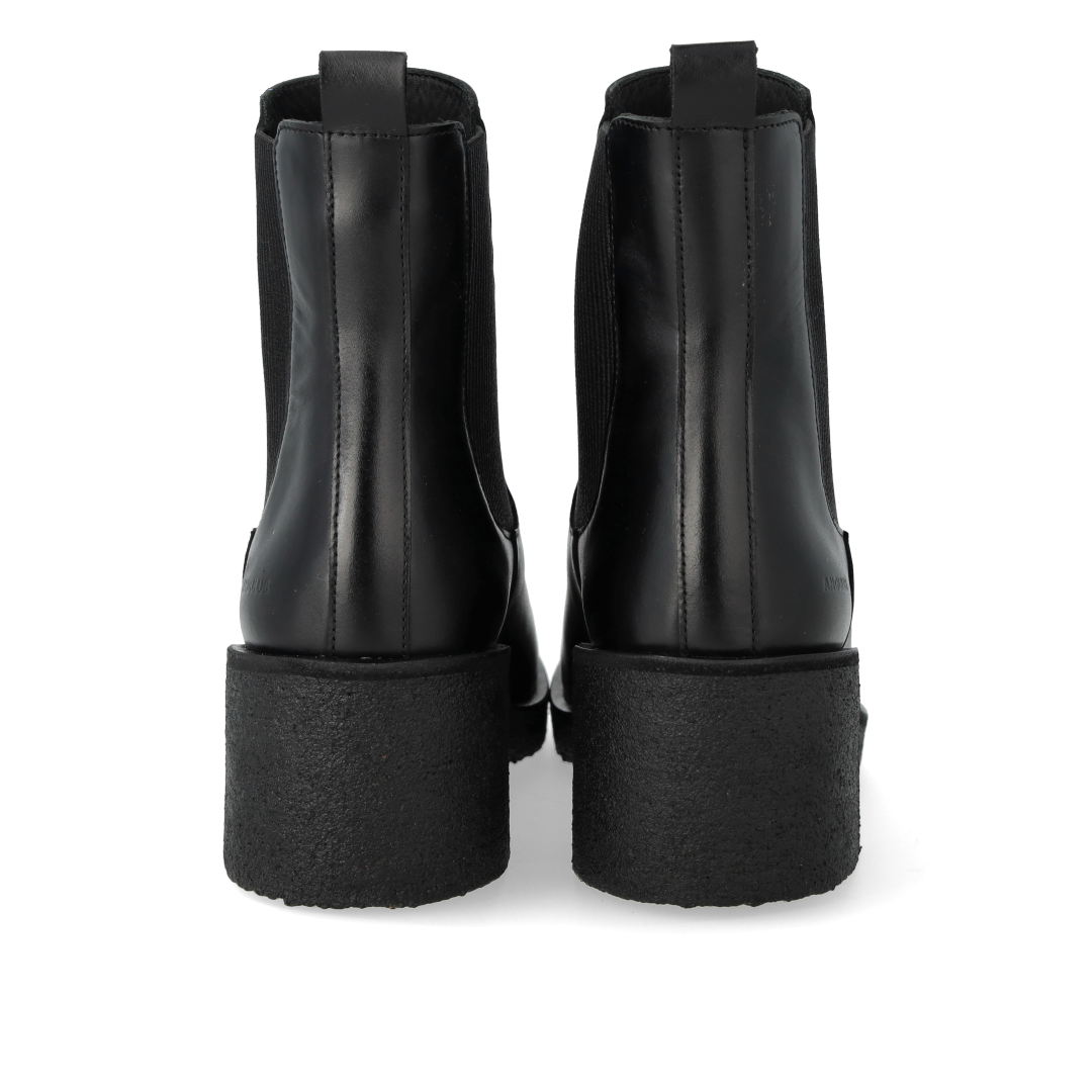 Classic Chelsea leather boot