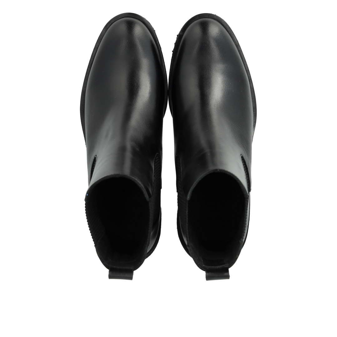 Classic Chelsea leather boot
