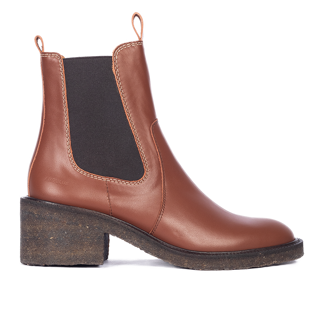 Chelsea boot with contrast stitching