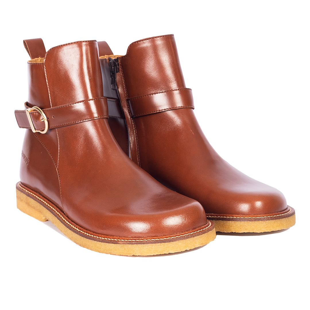 Boot with buckle detail
