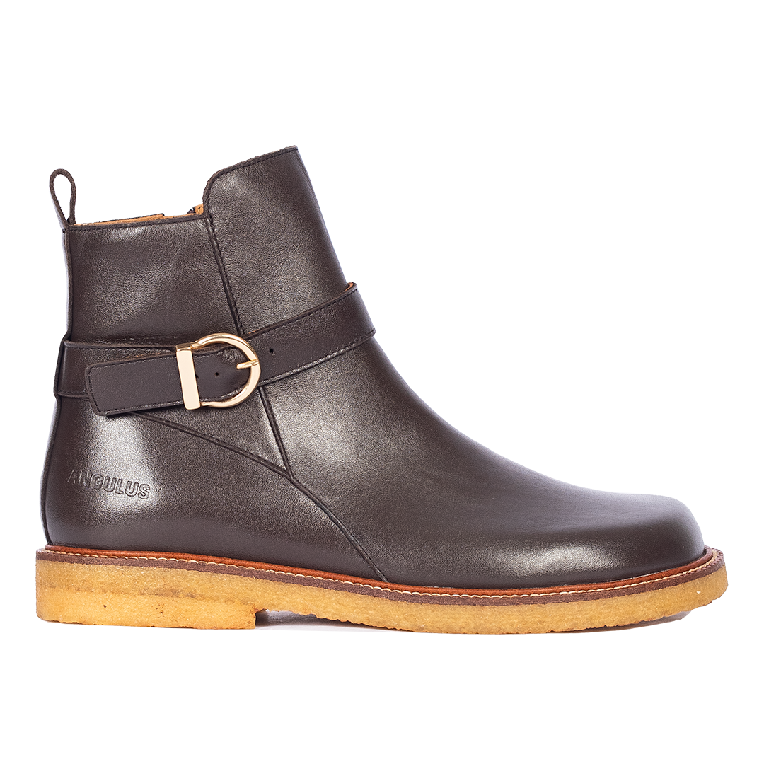 Boot with buckle detail