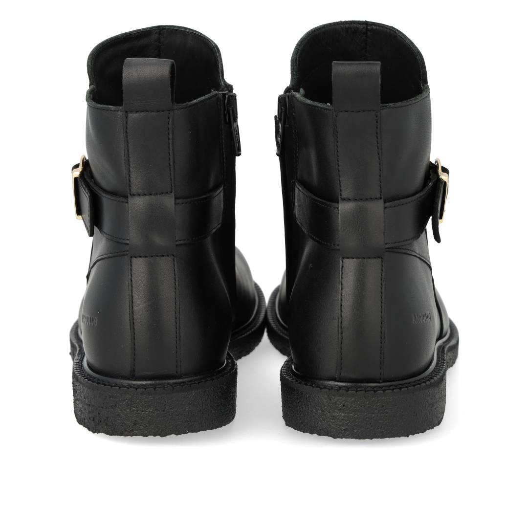 Boot with buckle detail