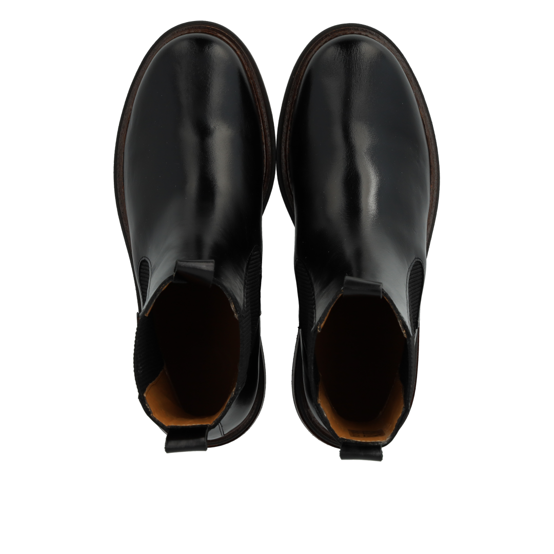 Boot with elastic