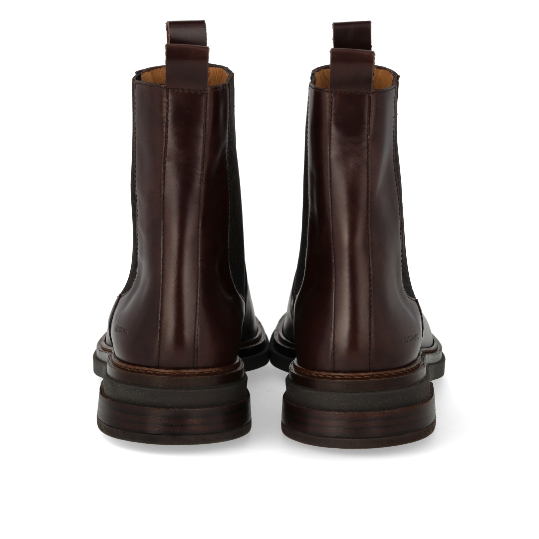Boot with elastic