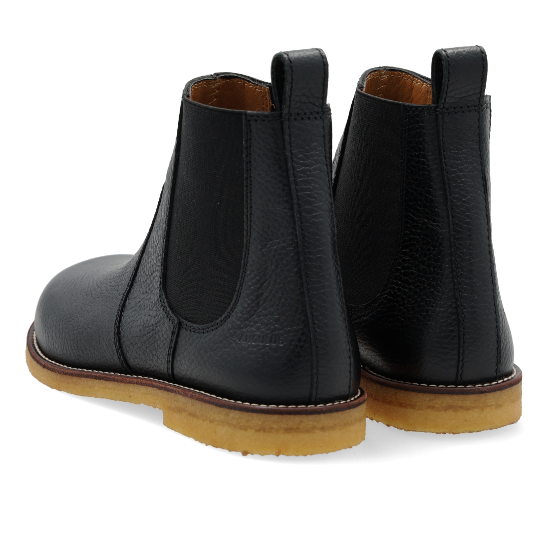 Chelsea boot with contrast stitching