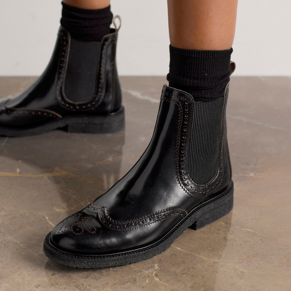 Boot with decorative brogue perforation pattern