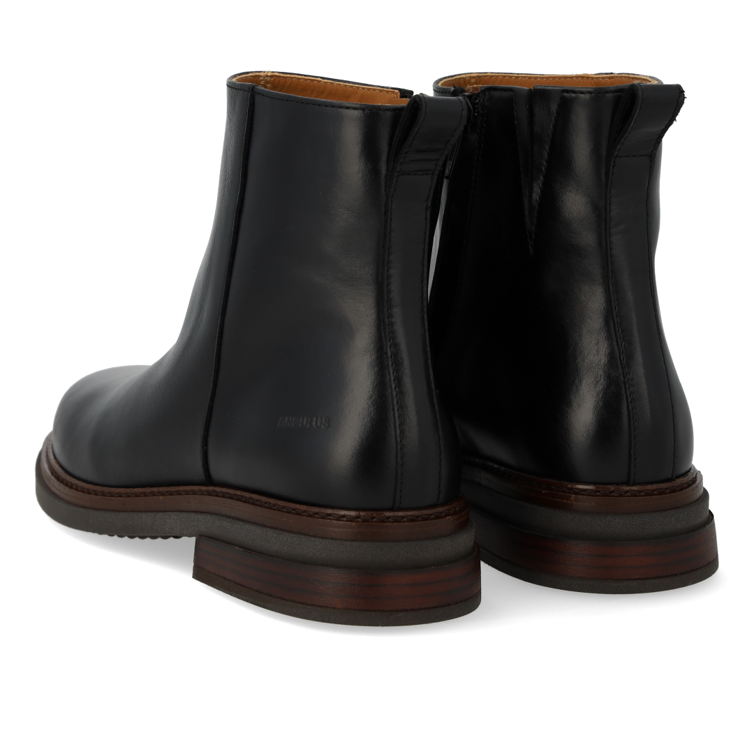 zippered boot