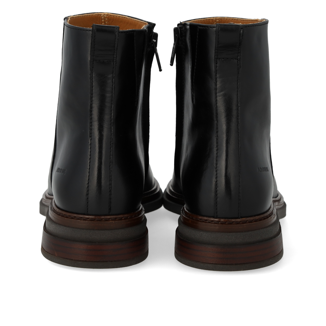 zippered boot
