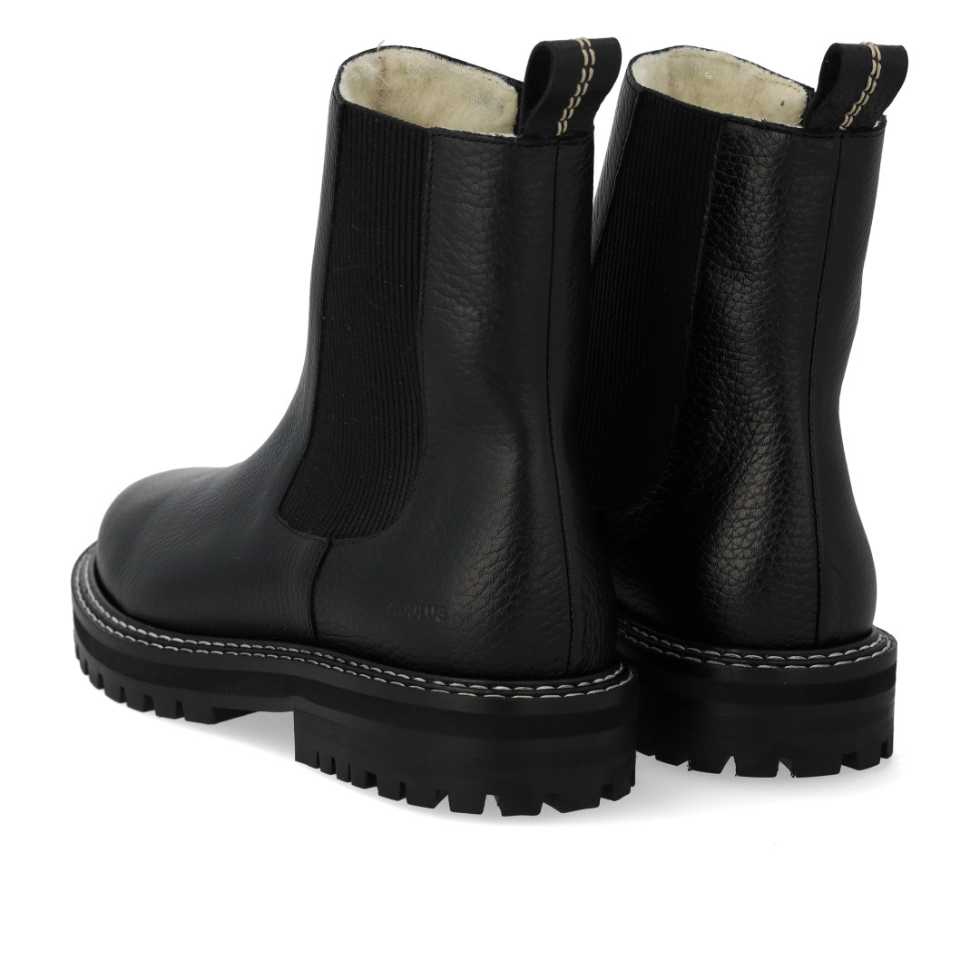 Chelsea boot with soft merino wool lining