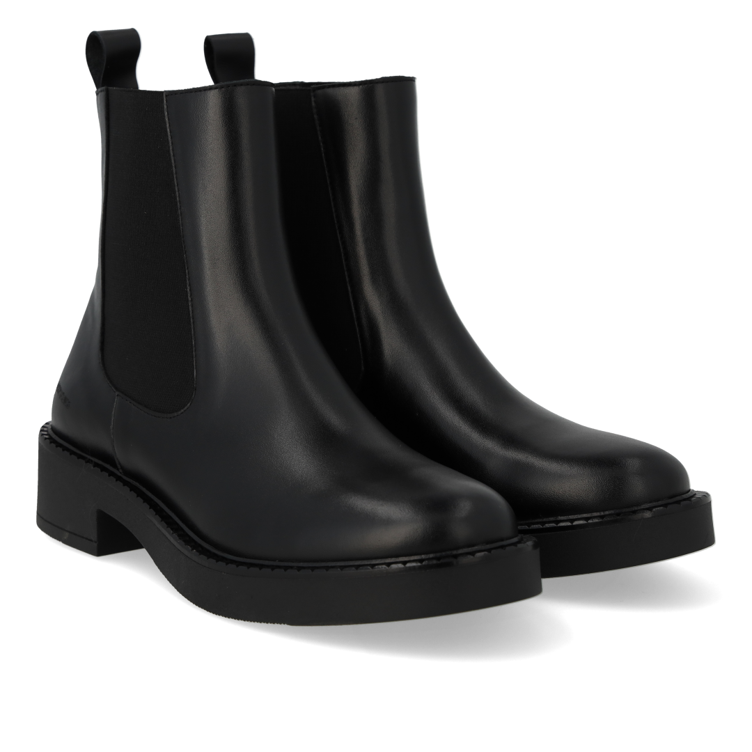 Minimalist Chelsea boot with chunky sole