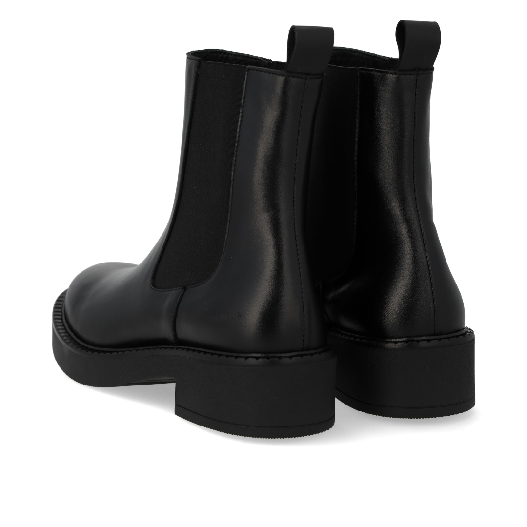 Minimalist Chelsea boot with chunky sole