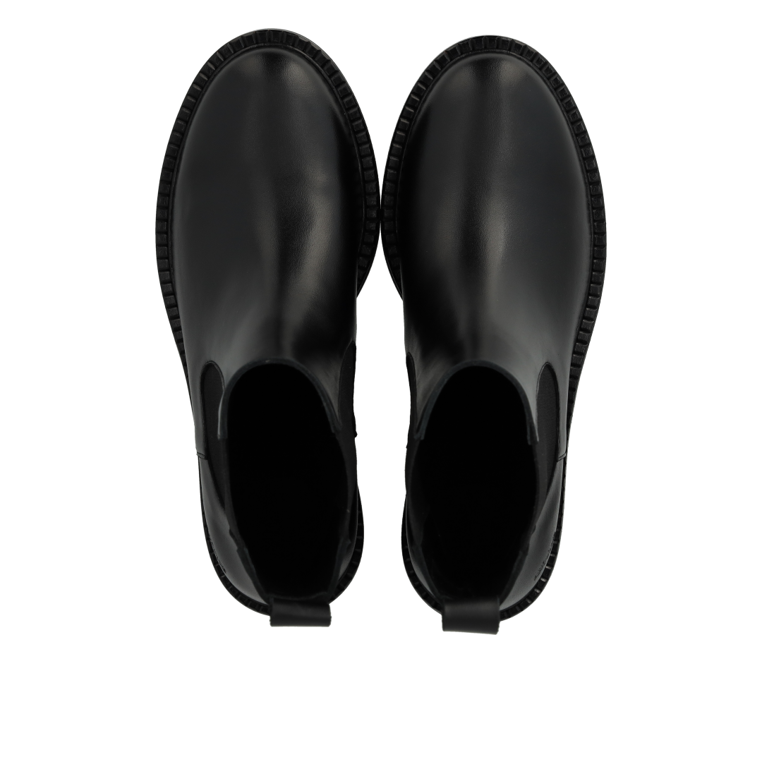 Minimalist Chelsea boot with chunky sole