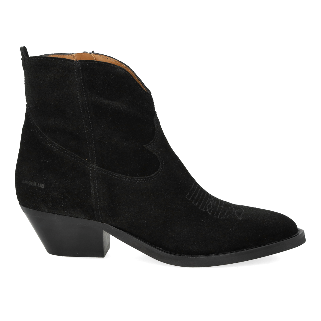 Cowboy boot with stitching details