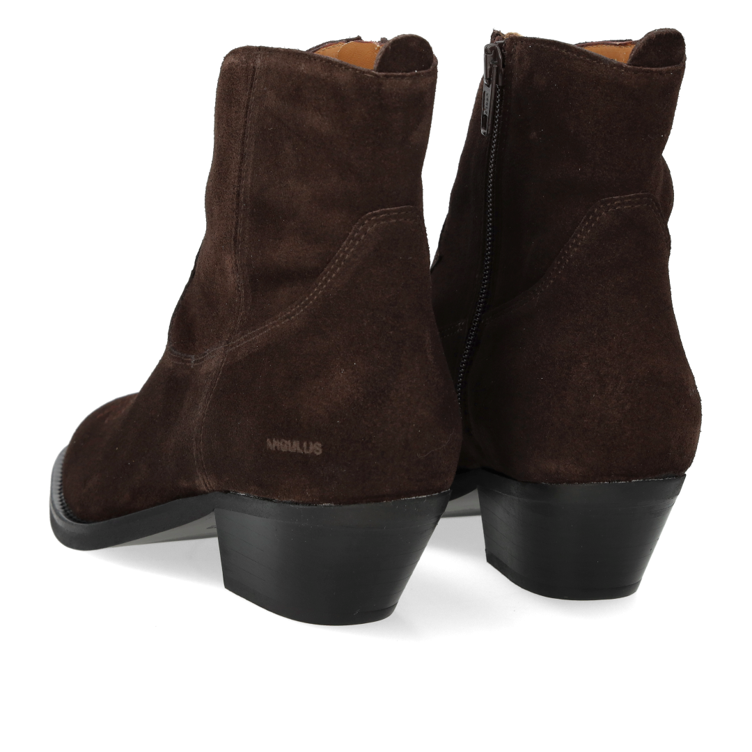 Cowboy boot with stitched detailing