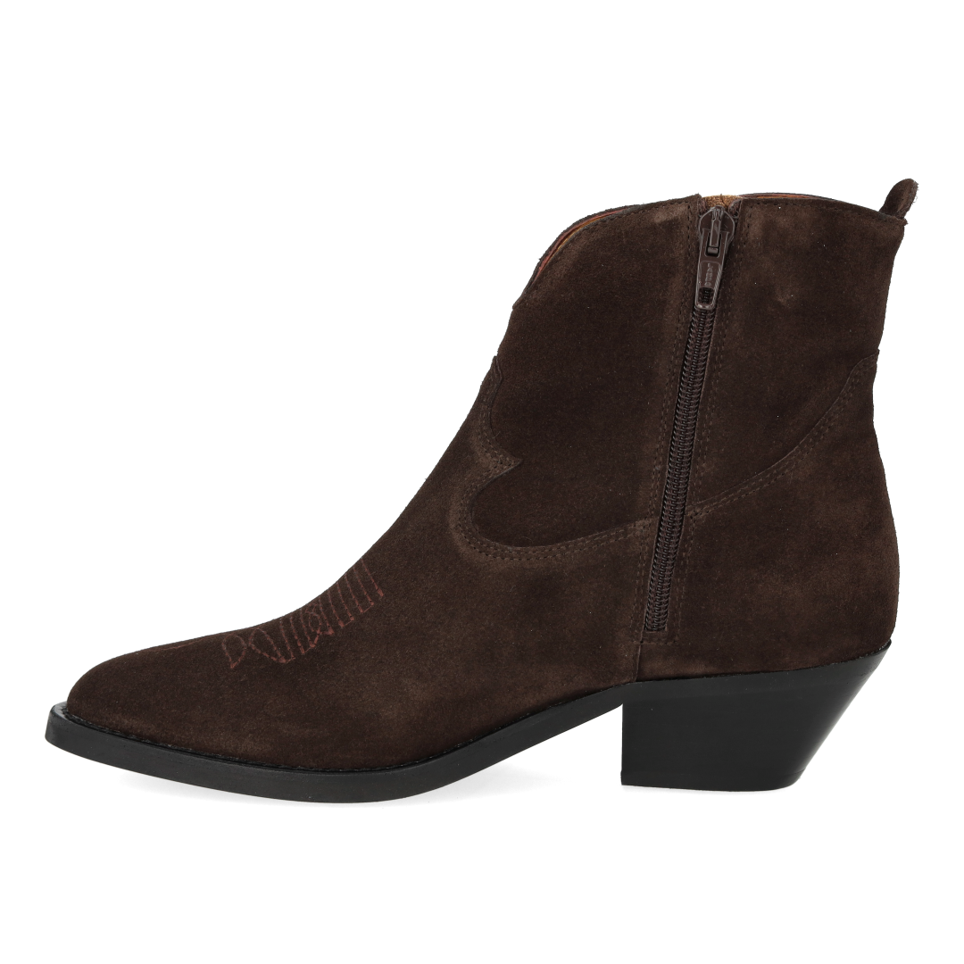 Cowboy boot with stitched detailing