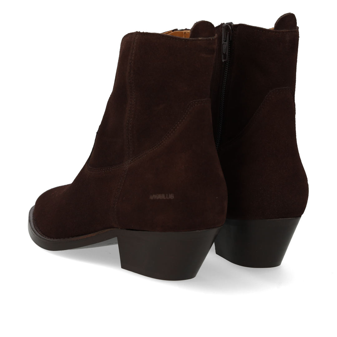 Cowboy boot with decorative stitching