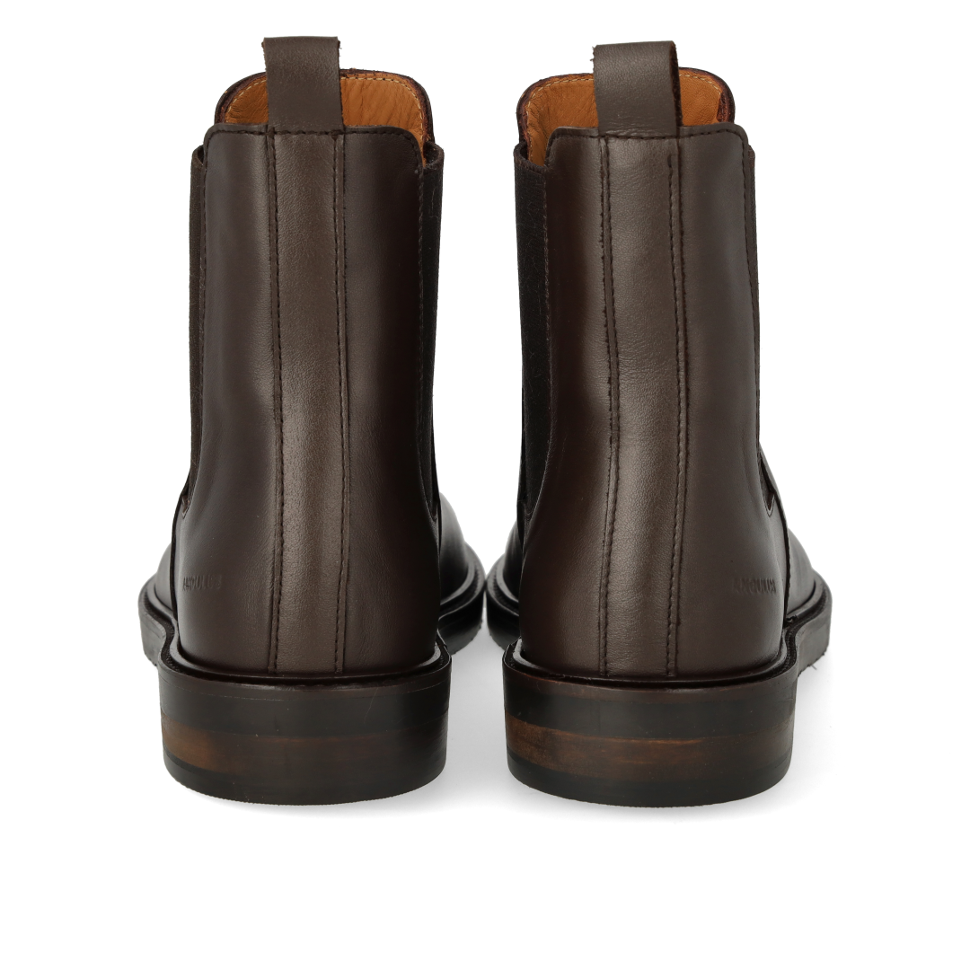 Chelsea boot with extra wide fit