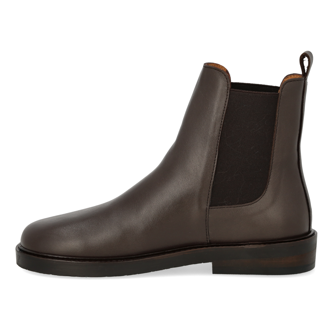Chelsea boot with extra wide fit