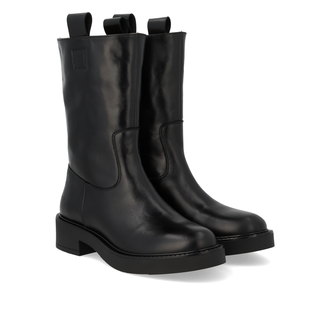 Chunky boot with mid-height shaft