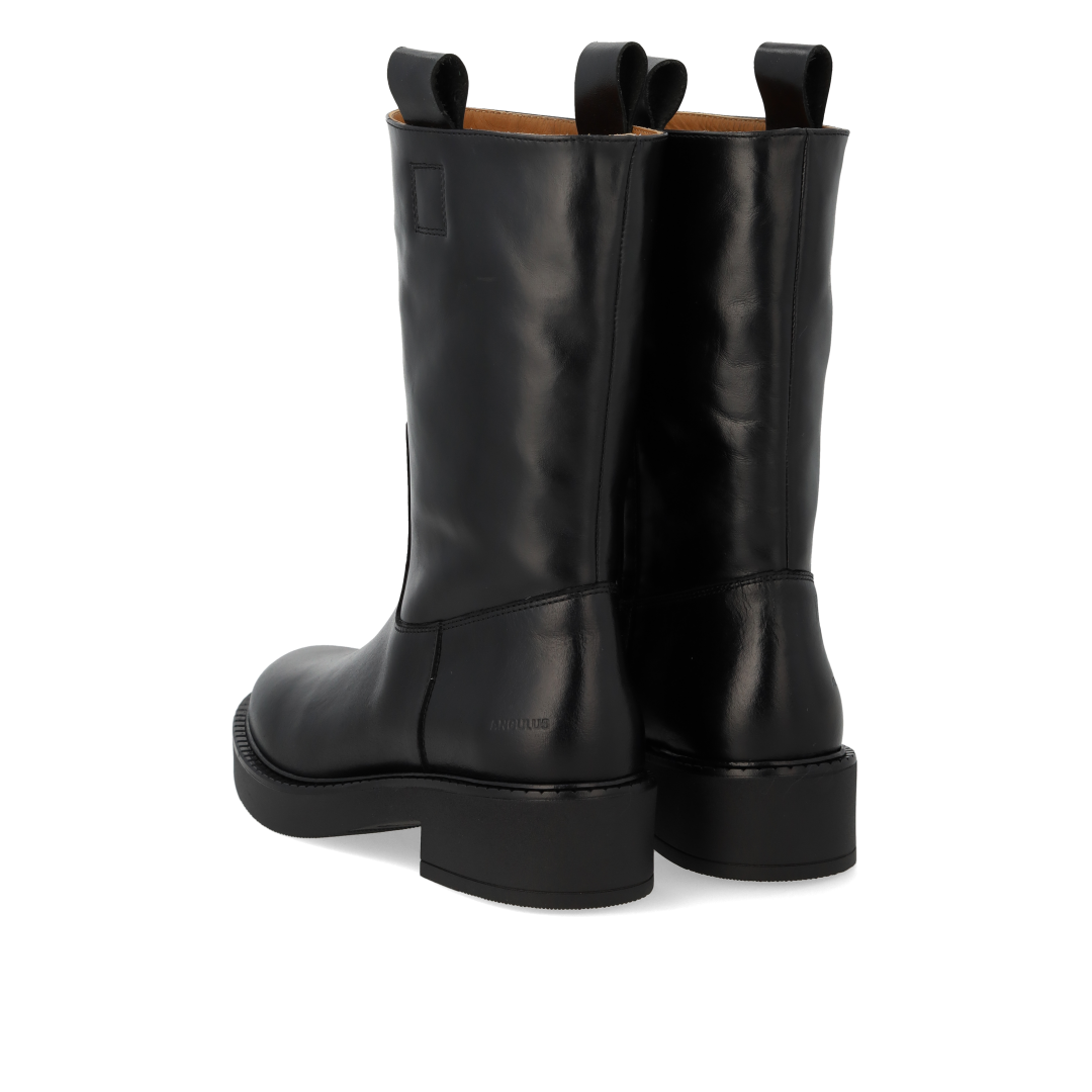Chunky boot with mid-height shaft