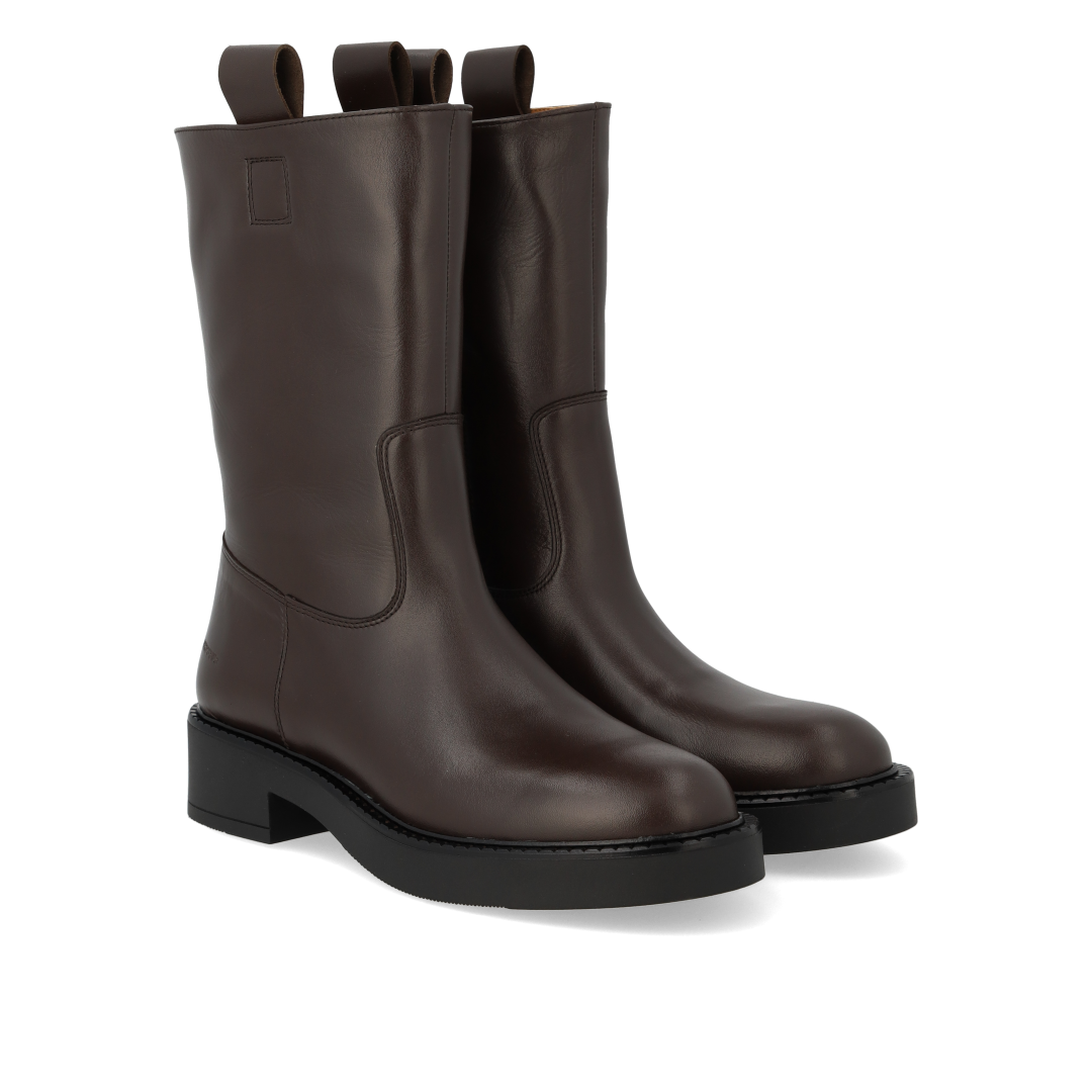 Chunky boot with mid-height shaft