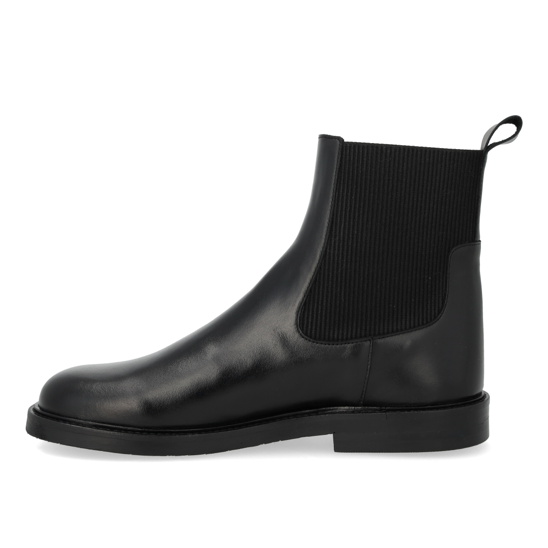 Chelsea boot with wide fit