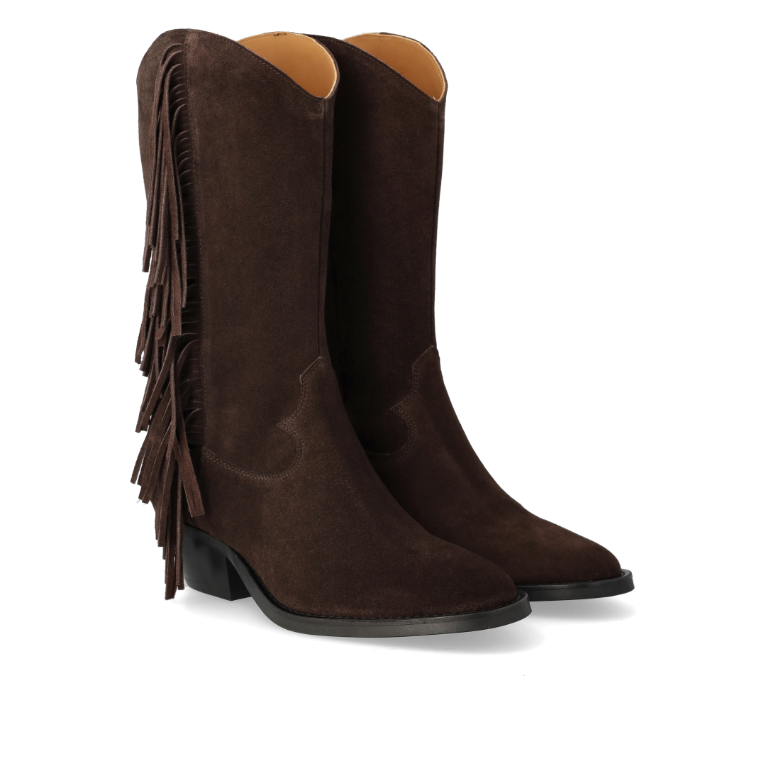 Cowboy boot with curved shaft and fringes