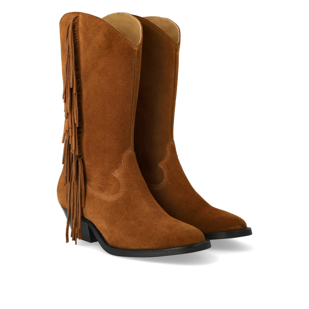 Cowboy boot with curved shaft and fringe