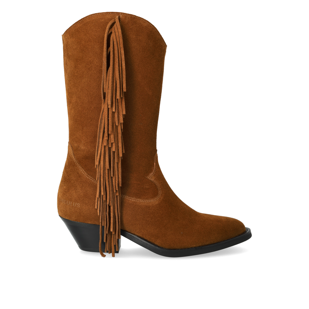 Cowboy boot with curved shaft and fringe